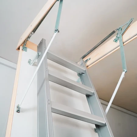 Чердачная люк-лестница Oman Alurus Lite алюминиевая складная 3-х секционная в Туле фото