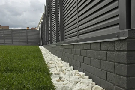 Угол пластиковой фасадной панели Grand Line Состаренный кирпич Classic (графит)