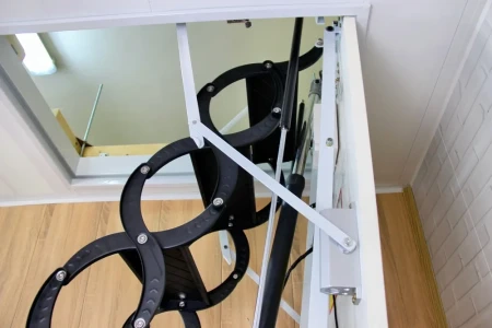 Чердачная люк-лестница Fakro LCS-E (CH) в Туле фото