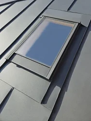 Мансардное окно ВиЛайт без октрывания с окладом