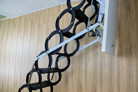 Чердачная люк-лестница Fakro LCS-E (CH) в Туле фото