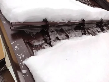 Как выбрать снегозадержатель для разных типов кровельного покрытия