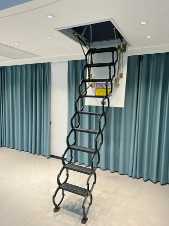 Чердачная люк-лестница Fakro LCS (CH) в Туле фото