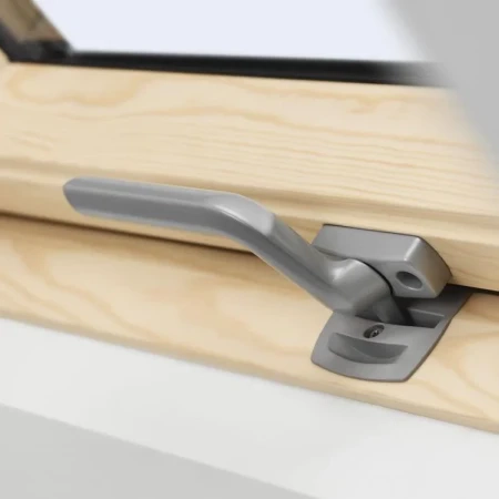 Стильная ручка внизу окна